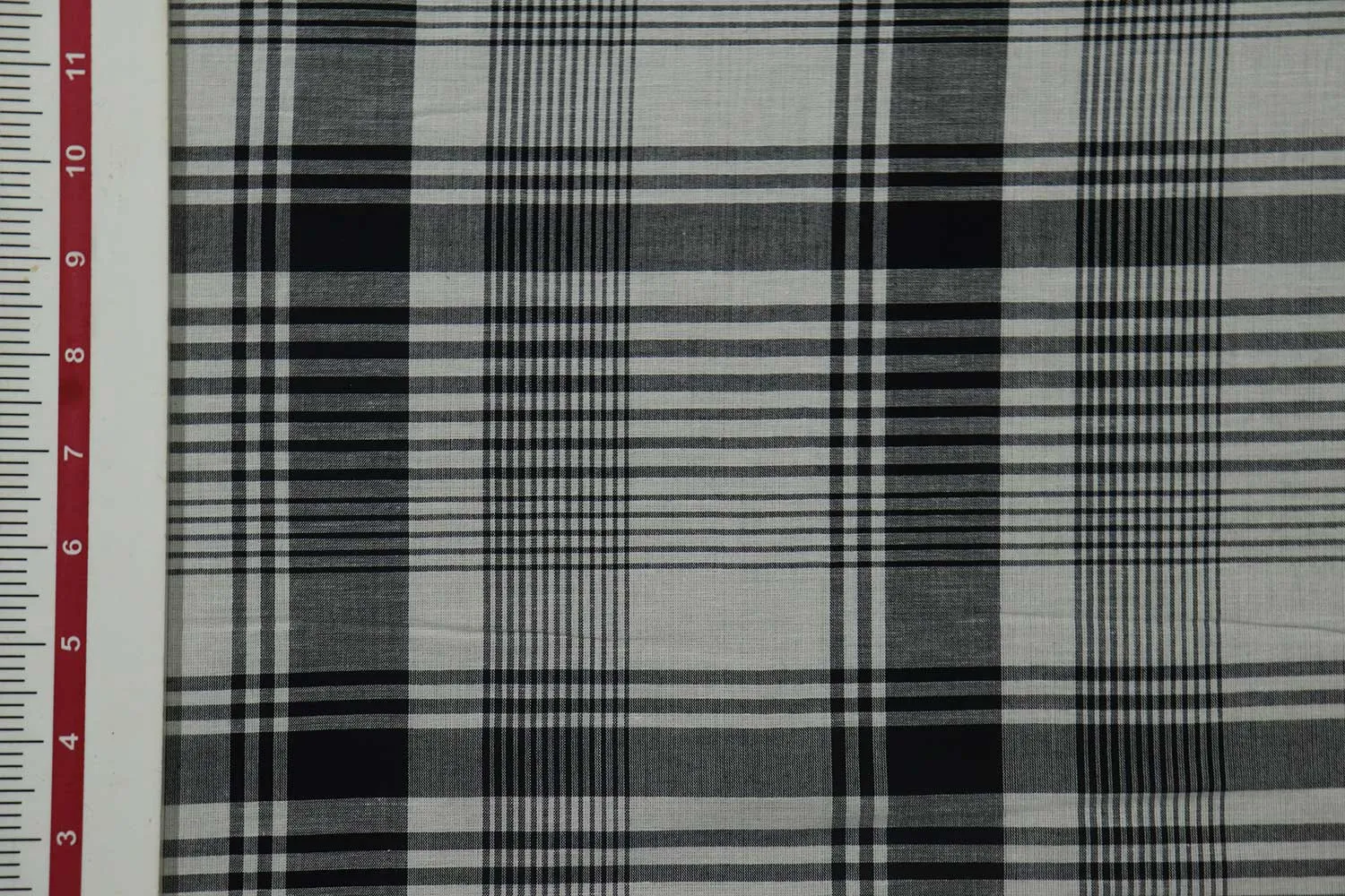 Black & White Checks Cotton Yarn Dyed Fabric