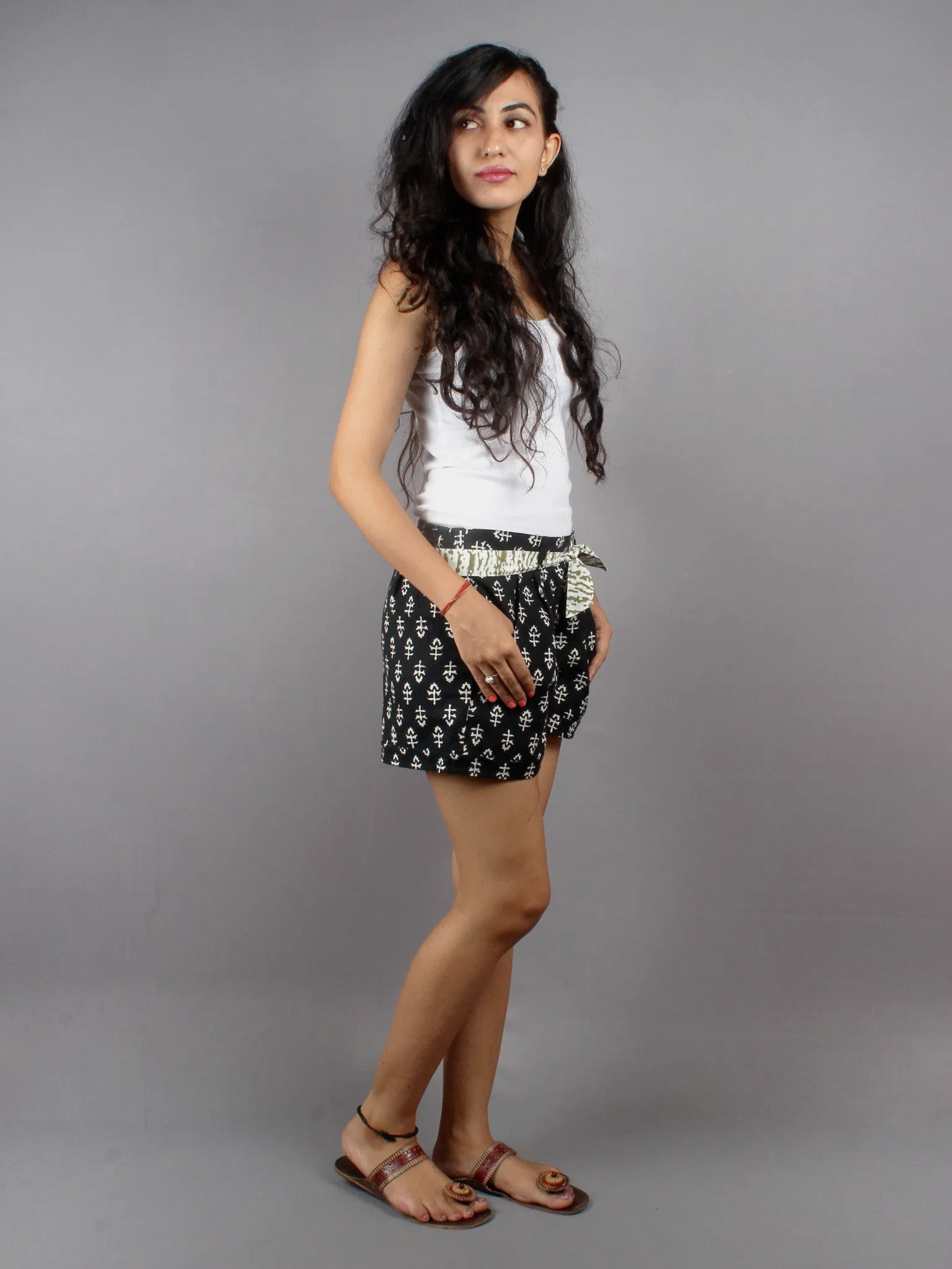 Black Hand Block Printed Shorts With Belt -S5296018