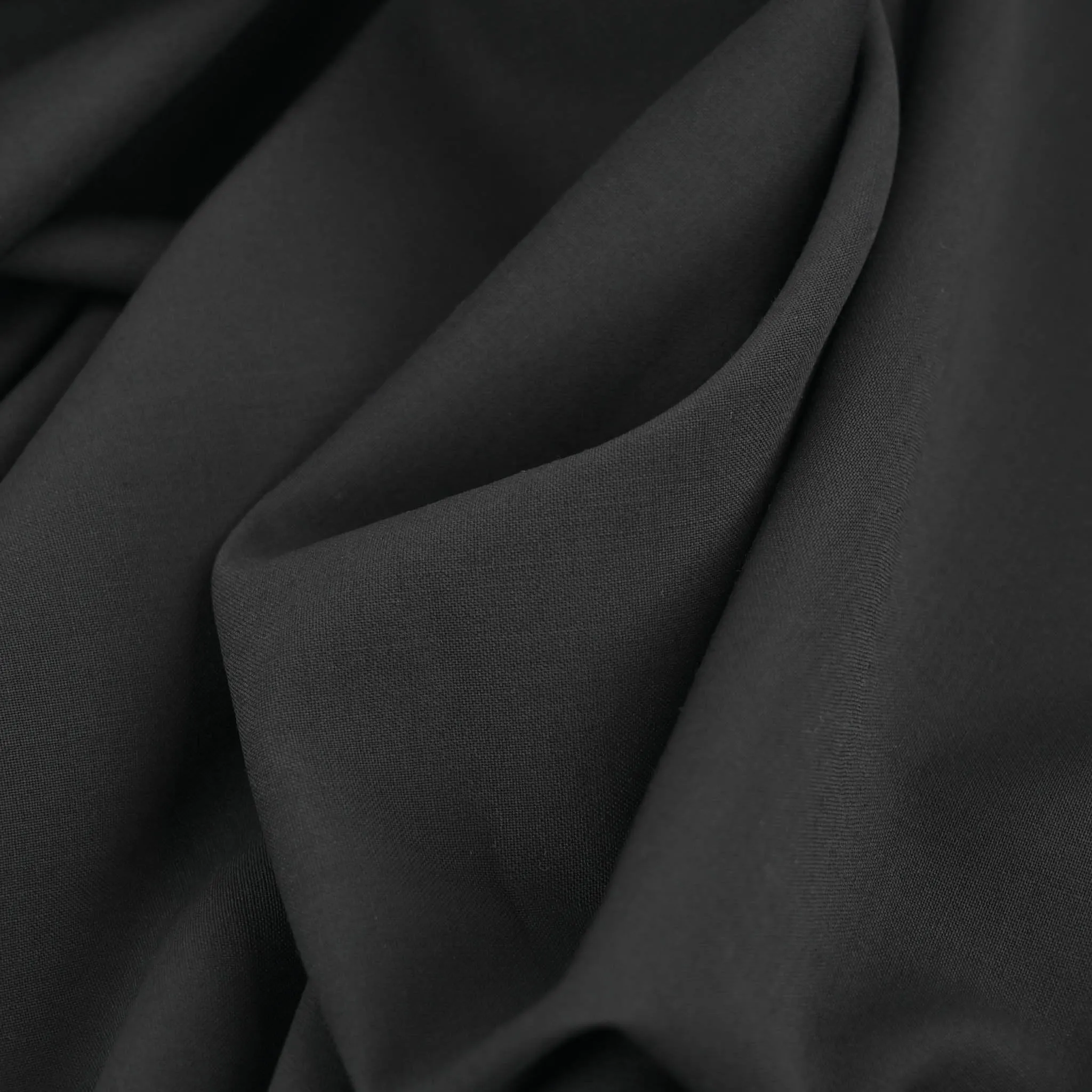 Black Lightweight Suiting Fabric 97275